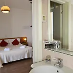 Tritone Hotell 3*