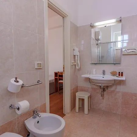 Tritone Otel
