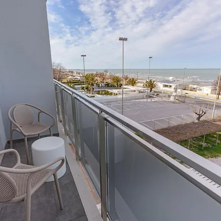 Hotel Tritone