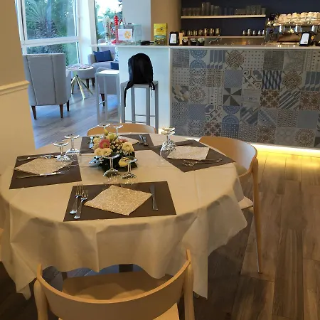 Tritone Hotel 3*