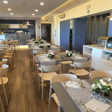 Otel Tritone 3*